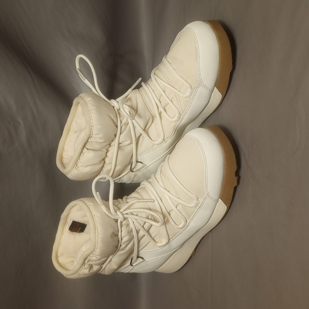 All in motion thermolite ecomade women's size 7 white boots